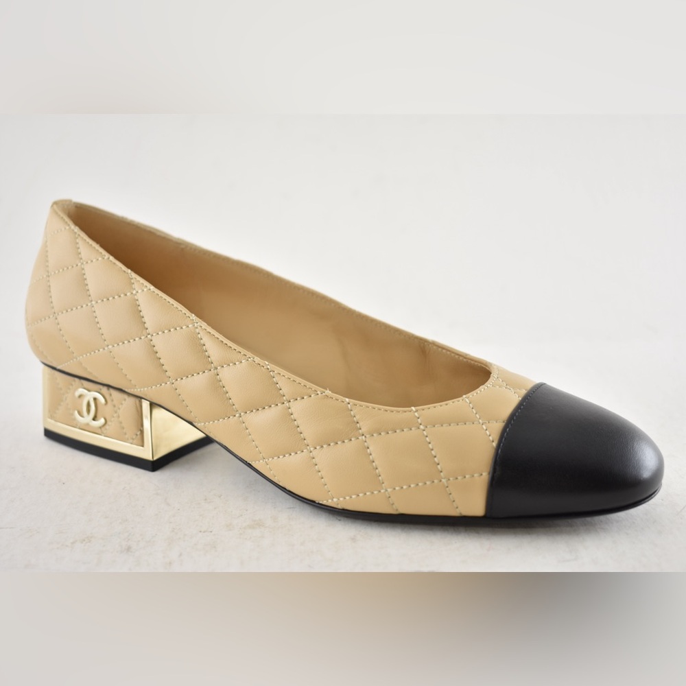 Chanel 24B Beige Lambskin Quilted Black Cap CC Logo Gold Block Heel Pumps 37.5 - Picture 5 of 16